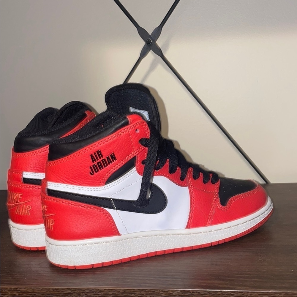 Jordan Kids Sneakers - Black and Red - Picture 4 of 4